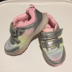 Carter’s Size 8 Velcro Light Up Tennis Shoes